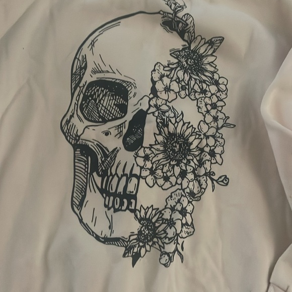 NWOT Skull Crewneck - fleece lined - Picture 3 of 3